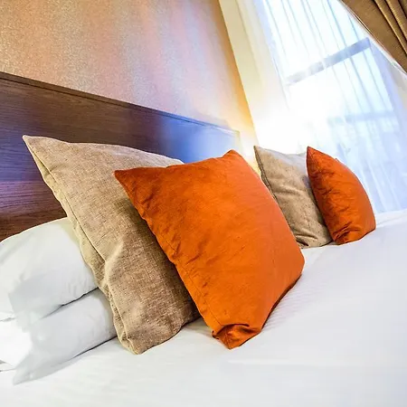 The Duke Of Edinburgh Hotel & Bar Барроу-ин-Фернесс Экстерьер фото