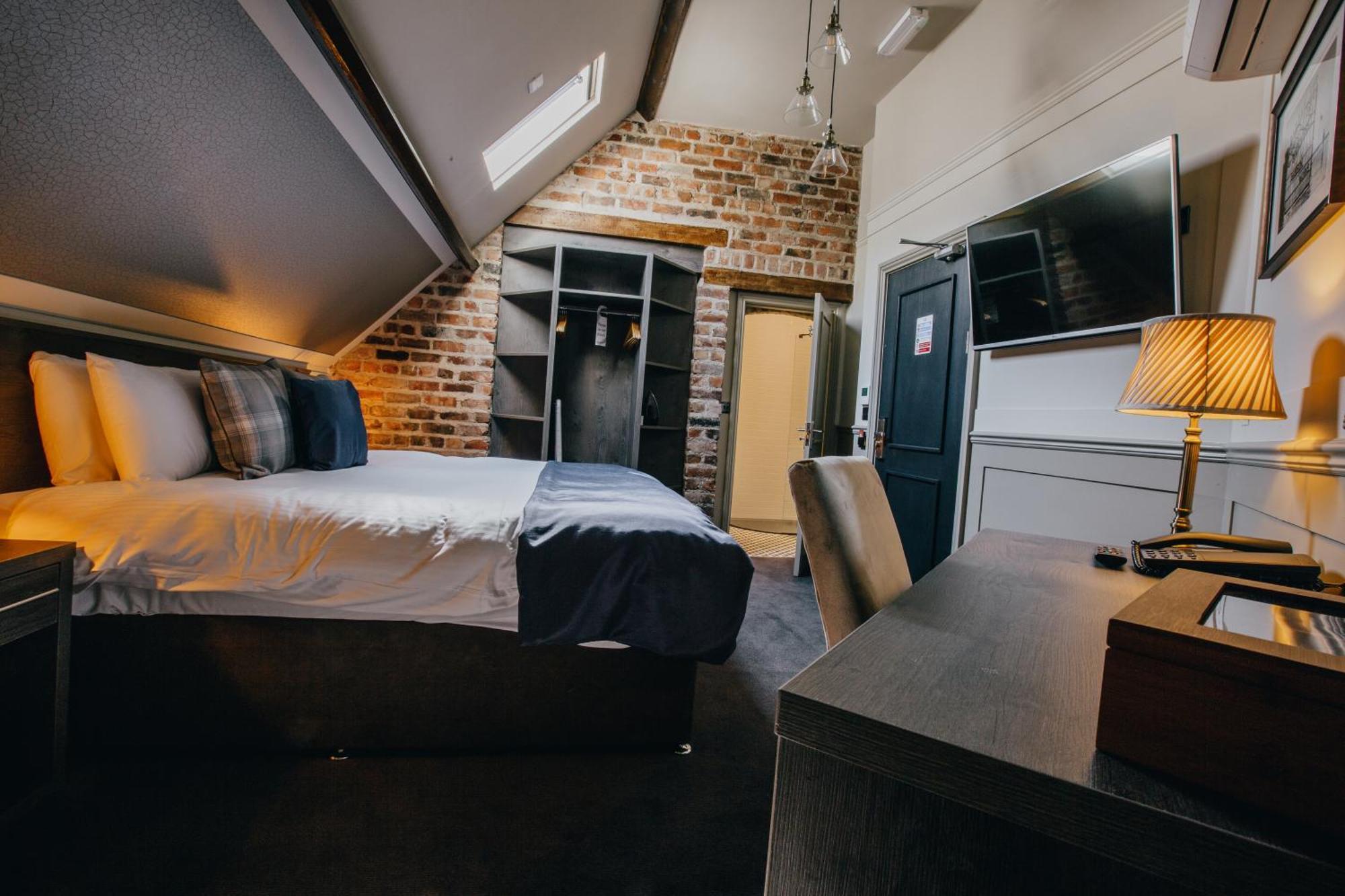 Отель The Duke Of Edinburgh & Bar 4*
