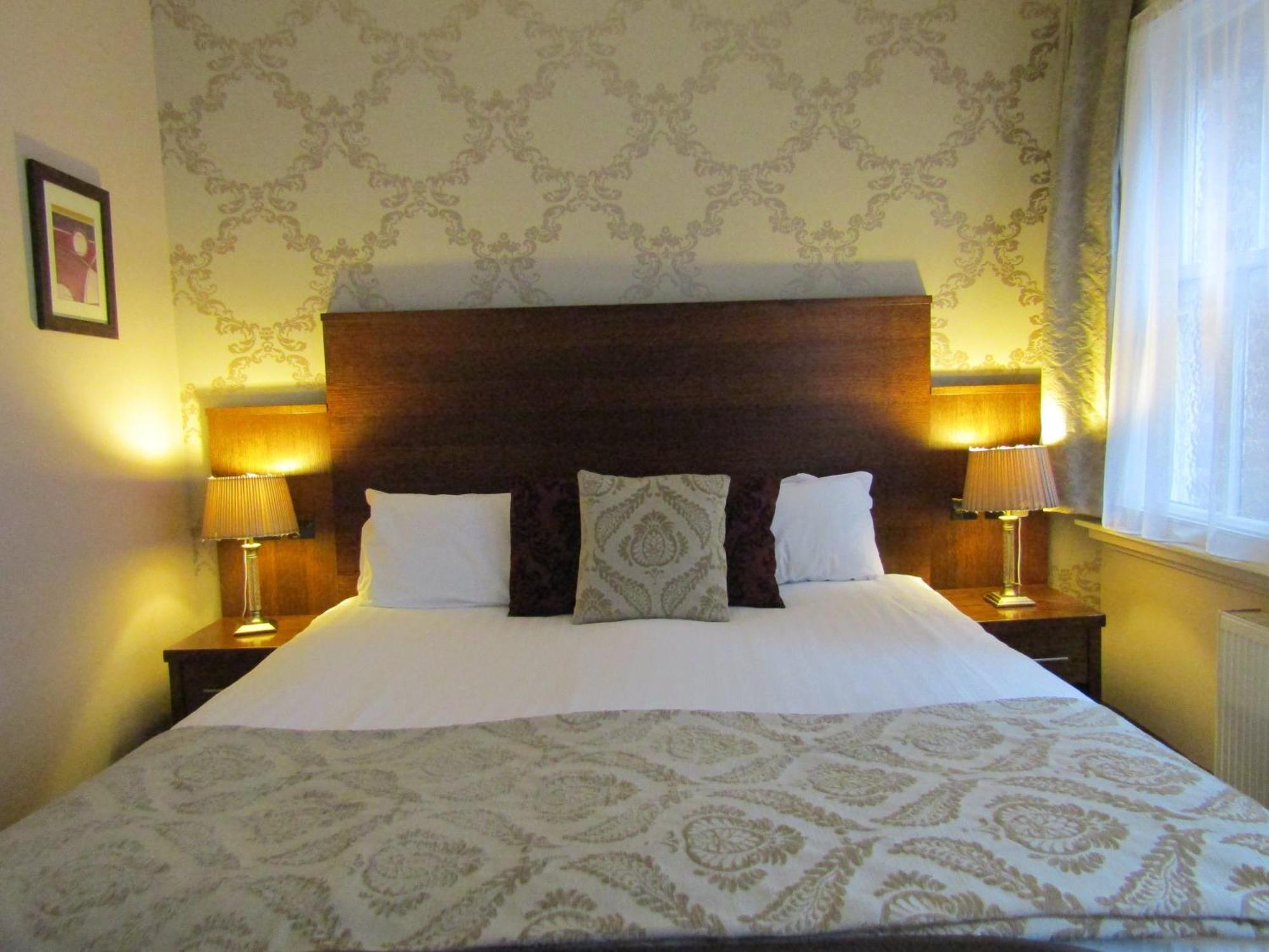 Отель The Duke Of Edinburgh & Bar 4*