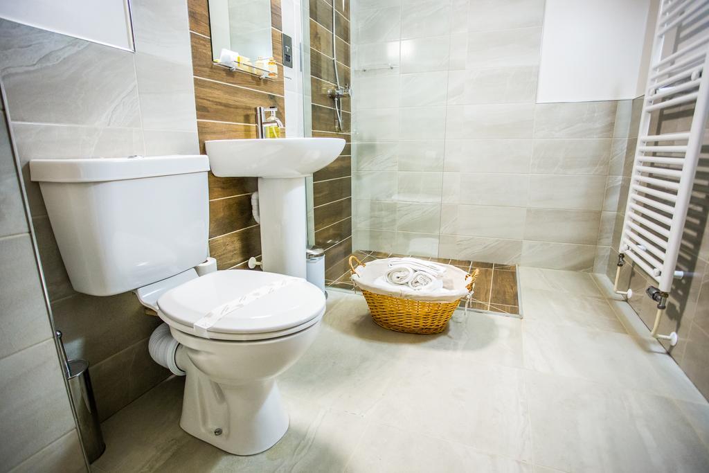 Отель The Duke Of Edinburgh & Bar 4*