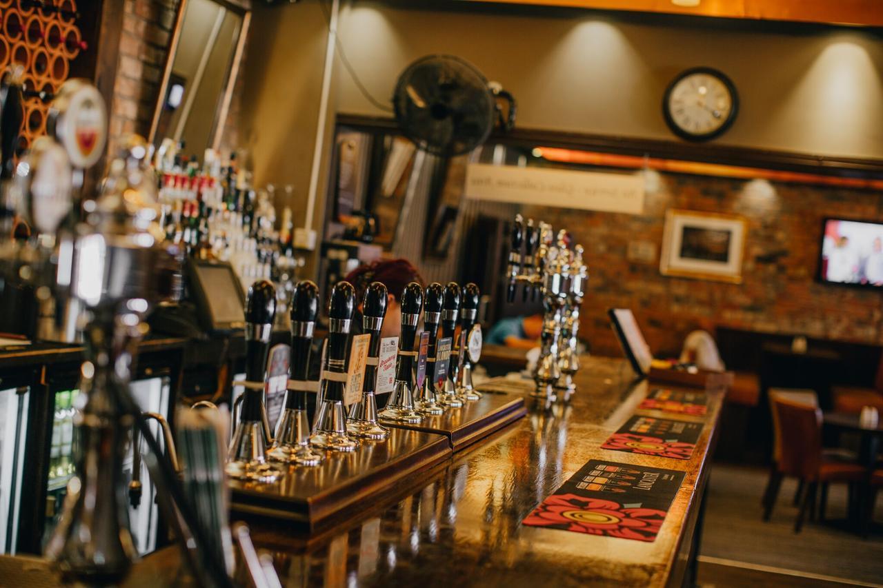 The Duke Of Edinburgh & Bar Отель