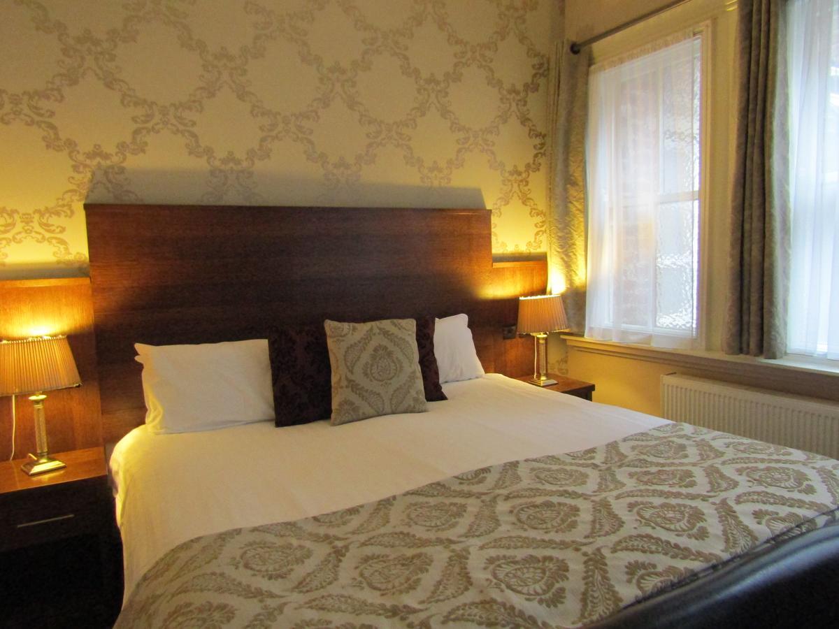The Duke Of Edinburgh & Bar Отель 4*